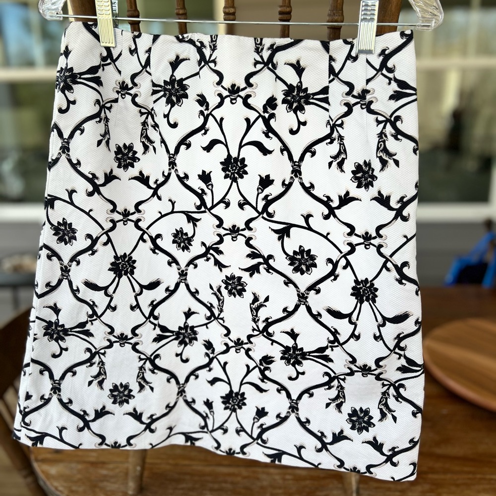 Talbots Black White Floral Fully Lined Printed Skirt Stretch Size 12